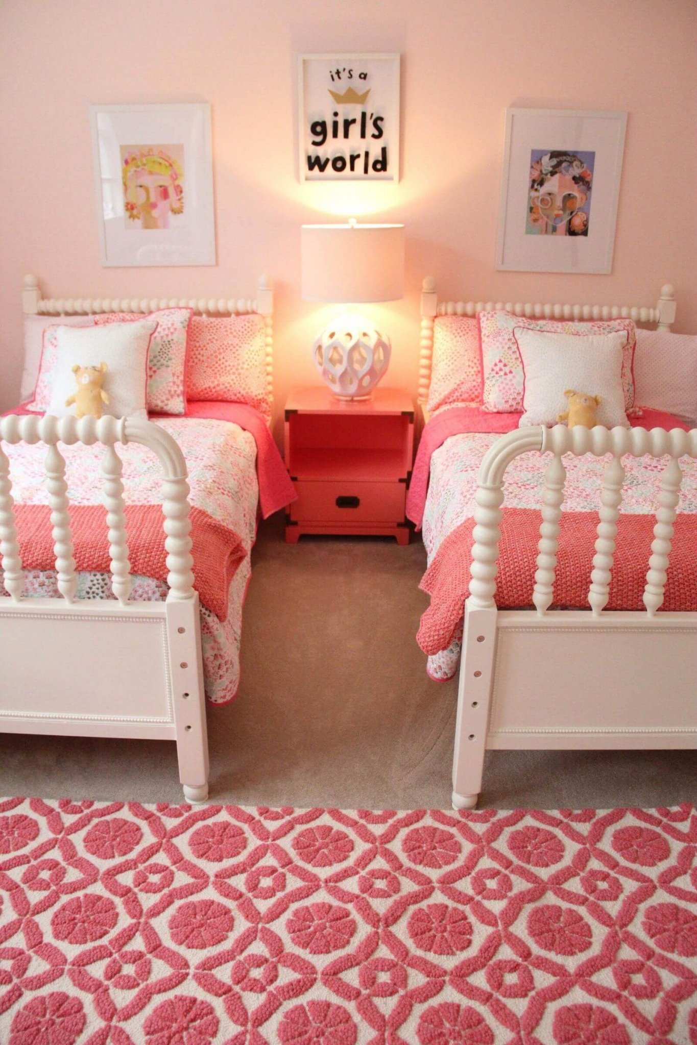 Bellísimas ideas de decoración de habitaciones en color rosa para niñas