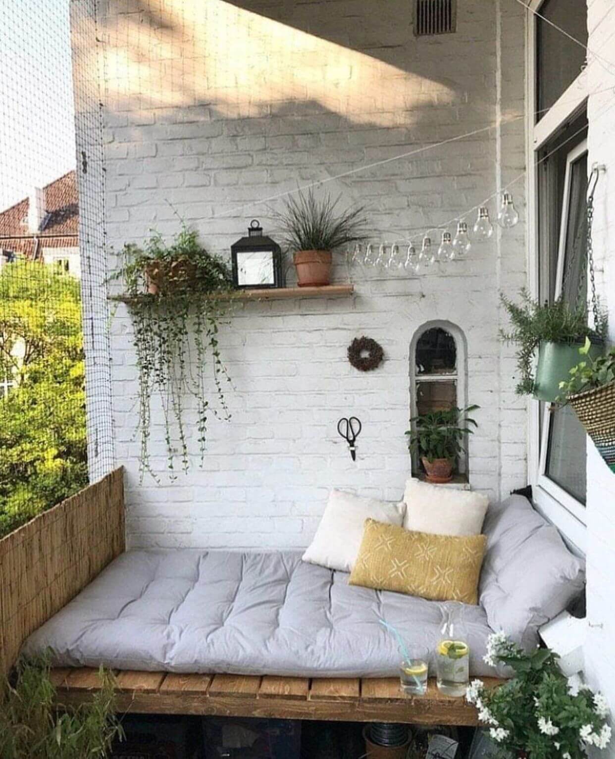 15 Elegantes ideas para decorar balcones de apartamentos