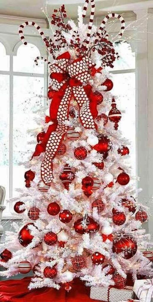 decoración de árbol de navidad en blanco