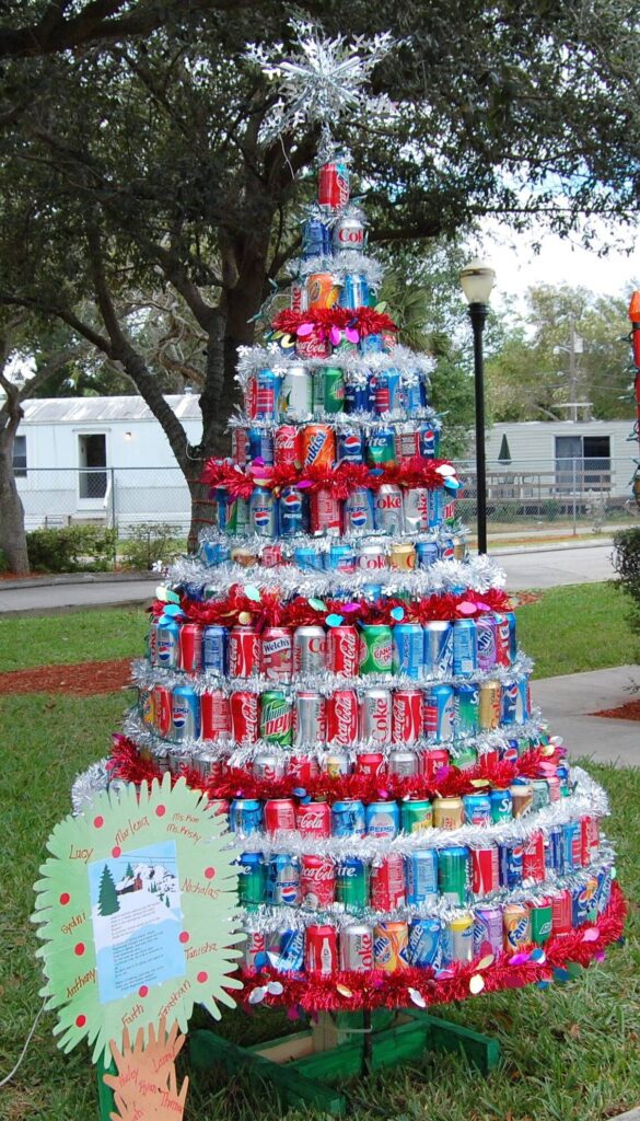árboles de navidad hechos con reciclaje
