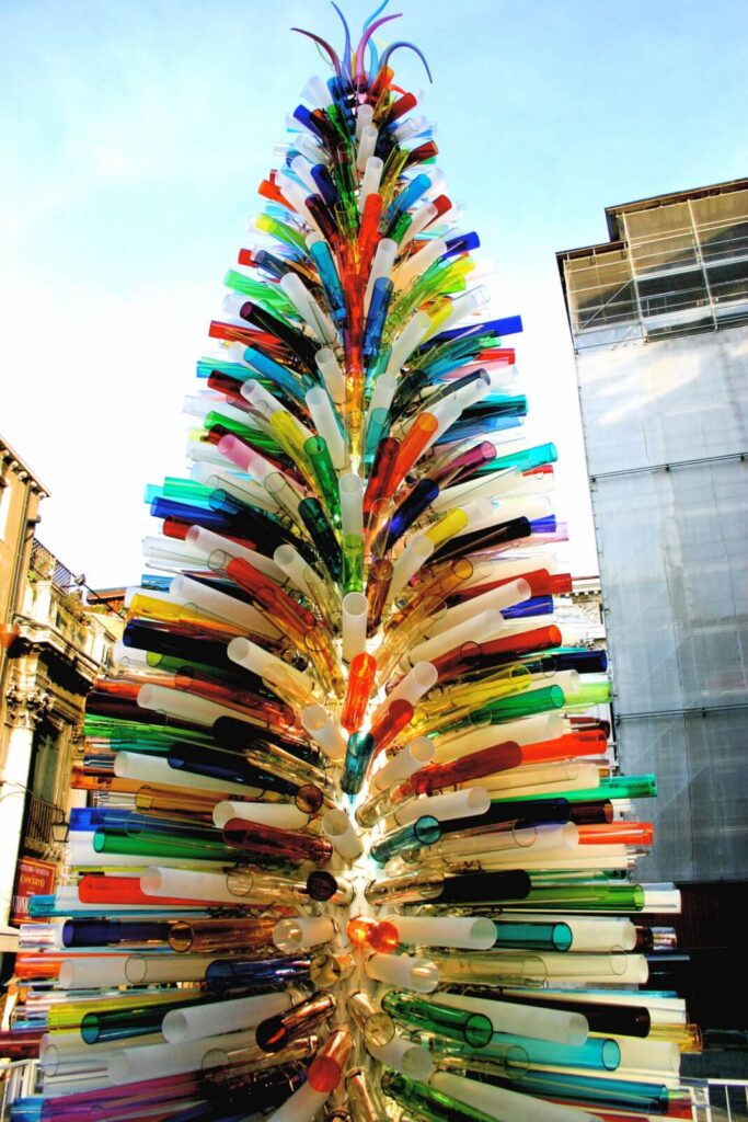 árboles de navidad hechos con reciclaje