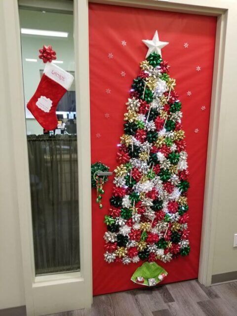 Más Y Más Ideas De Cómo Puedes Decorar Tu Puerta En Navidad