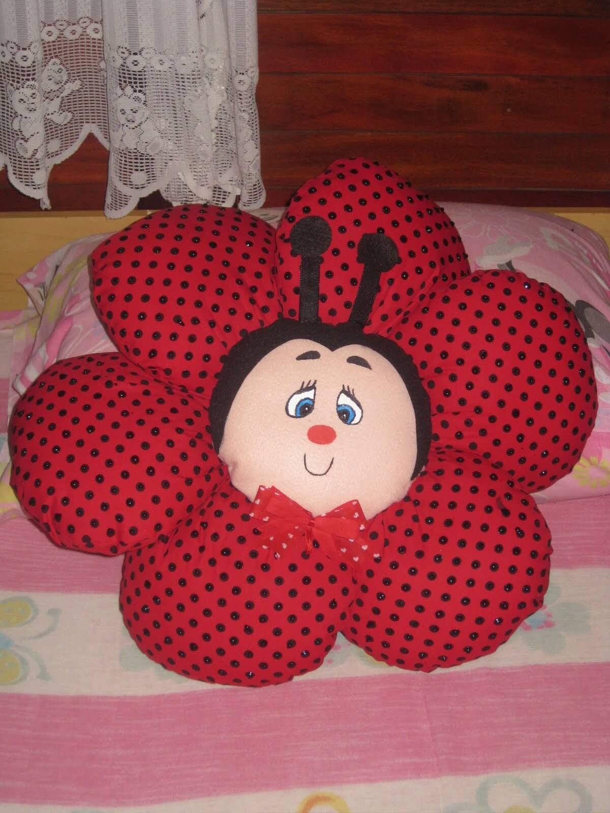 HERMOSAS IDEAS DE COJINES EN FORMA DE FLOR QUE QUERRÁS TENER