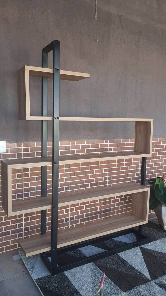 Ideas Creativas Para Decorar Con Estanterías De Madera Y Metal